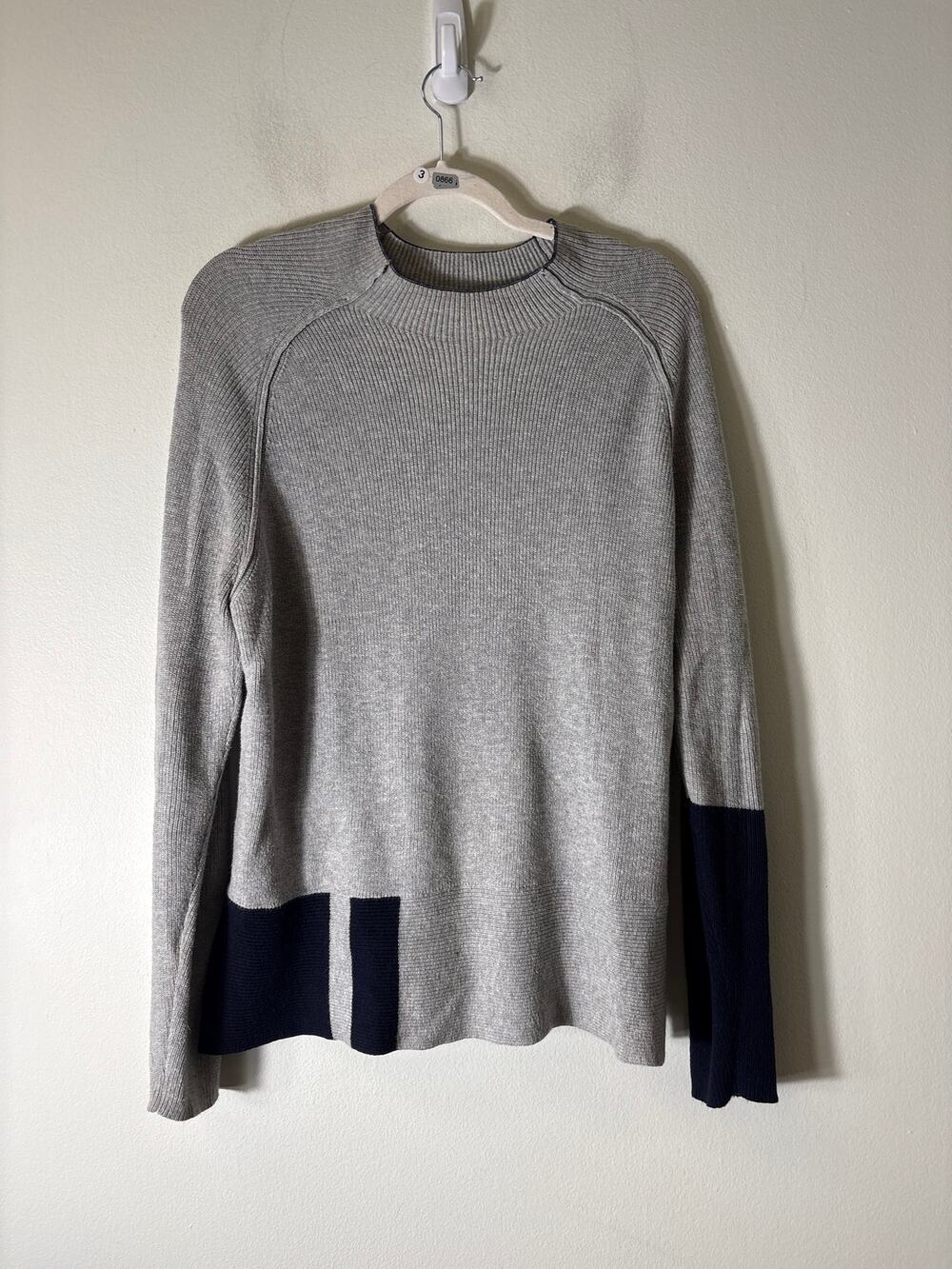 Zaket Plover Navy and Gray Ripped Sweater Sz L
